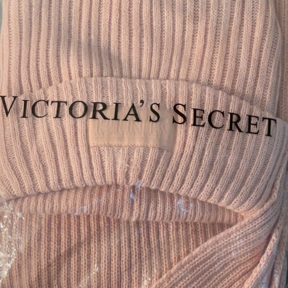 🆕🌼PINK VICTORIA’S SECRET Beanie And Scarf Set🌼 - Picture 4 of 6